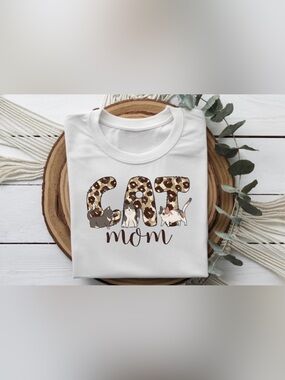 Cat Mom Graphic Shirt | Cute Cat Lover Tee | Cat Mom Gift Shirt